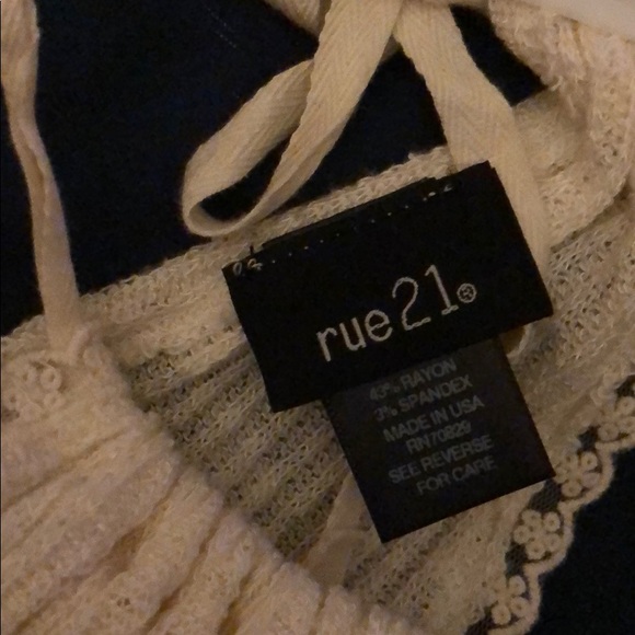 A shirt - Picture 2 of 3